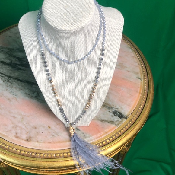 Long beaded necklace with feather - Picture 5 of 5